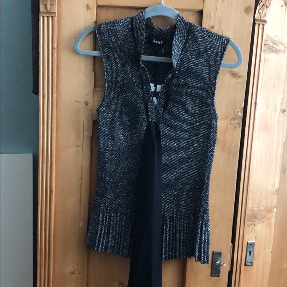 NWT! DKNY sailor style blouse with front t…